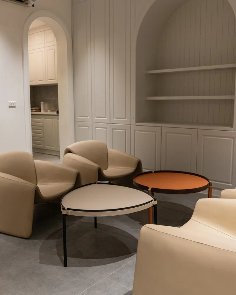 Phòng tiếp khách trong showroom