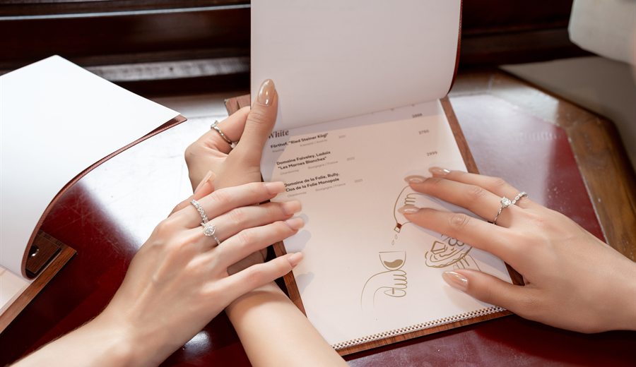 Khi nào nên chọn nhẫn mảnh, khi nào nên chọn band dày hơn